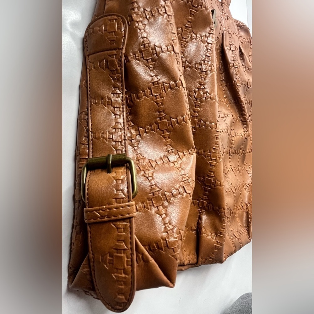 AMICI Accessories Elegant Tan Large Purse Tote or Shoulder Bag - Picture 8 of 16